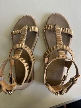 FRYE AND CO. Metallic Gold Studded T-Strap Sandals